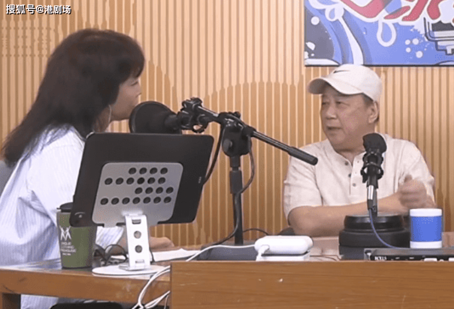 殿堂级主持郑裕玲做访问被指「失职」，夏雨忍不住出言提醒！封面图