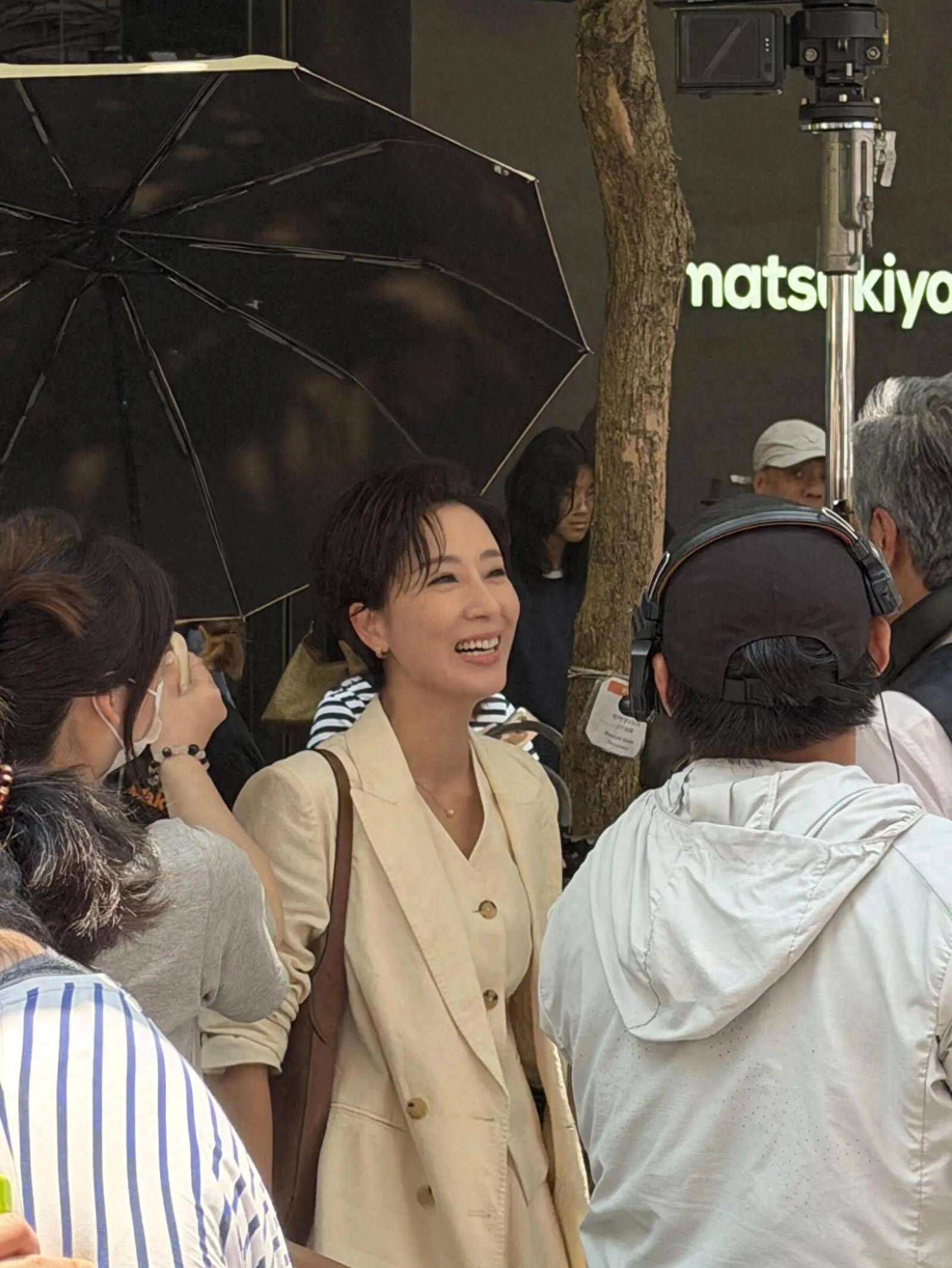 TVB视后新剧正式煞科，37度高温穿秋冬装赶戏，想与罗嘉良拍喜剧封面图