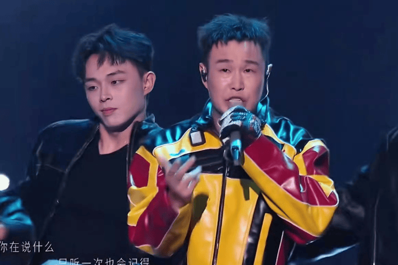 小沈阳《披荆斩棘2026》一公直播摔倒 快速临场反应化解“舞台危机”封面图