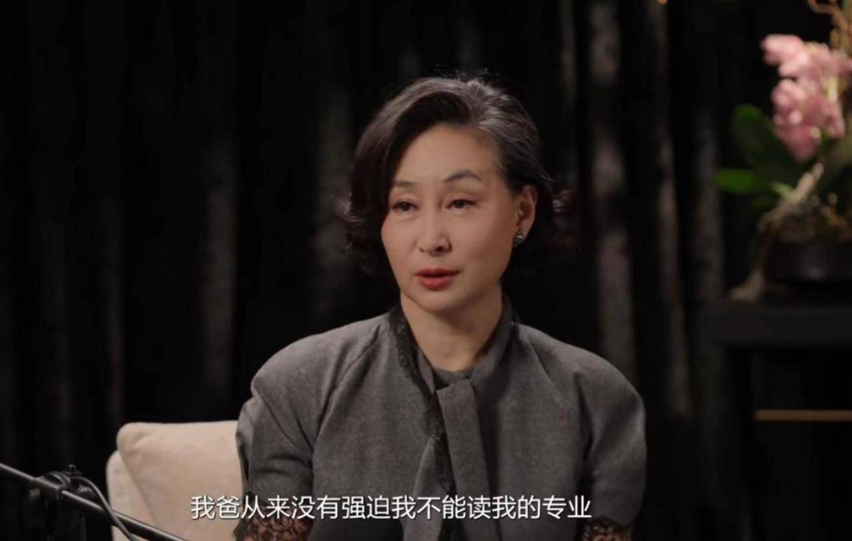 何超琼为父亲澄清：我爸从来没有强迫我不能读我的专业封面图
