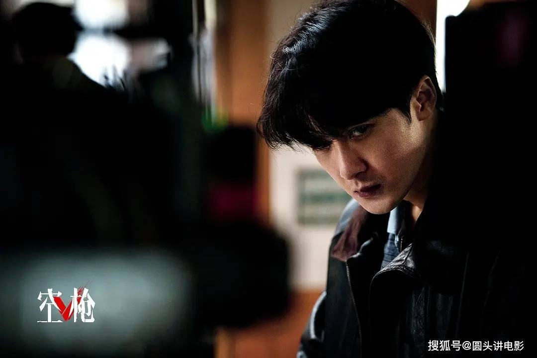 当前热映电影票房榜，《空枪》跌出前三，《欢迎来龙餐厅》破20亿封面图