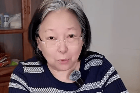 72岁方芳回应网友建议她上脱口秀：我也愿意，但没有综艺节目找我封面图