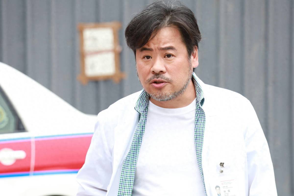TVB资深男星新剧演毒舌法医获激赞，曾欠巨债，如今娶小20岁妻子封面图
