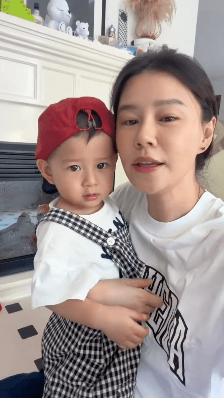 黄翠如萧正楠大马二人世界，孩子契妈帮忙看，其是马来西亚视后封面图